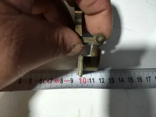 22 Bisagra antigua para armario