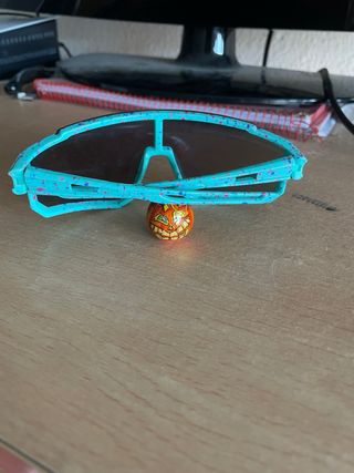 Gafas de sol deportivas azules y verdes