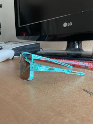 Gafas de sol deportivas azules y verdes