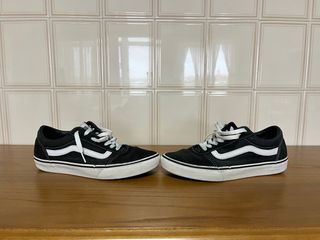 Zapatillas Vans Negras y Blancas