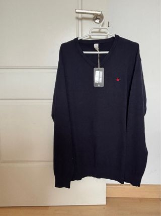 Jersey azul marino talla M con ribete rojo