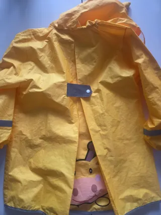 Chubasquero "Se entrega ,metro marques de vadillo"