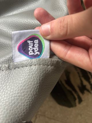 Pouf cómodo gris piel sintética