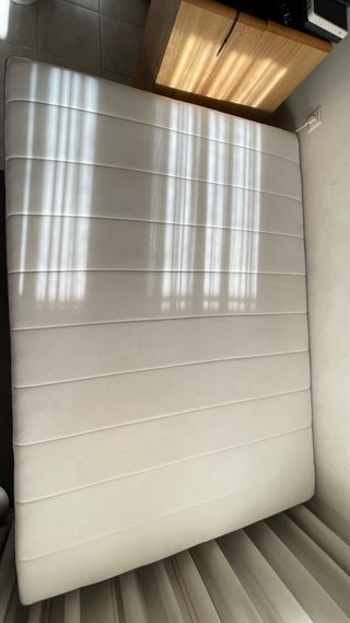 Base de cama Krakhella y colchon Vesteröy d muelle