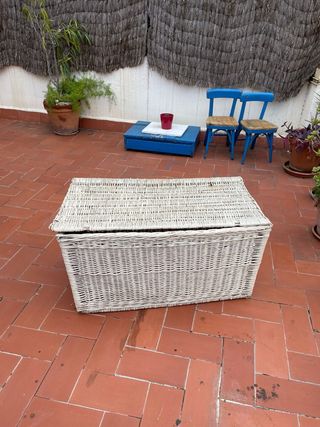 Baúl de mimbre blanco
