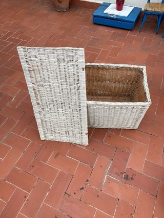 Baúl de mimbre blanco