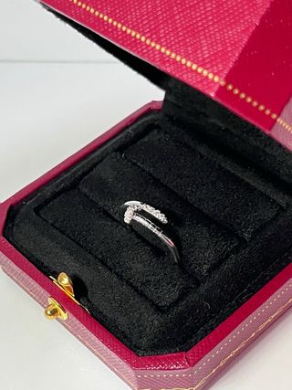 Anillo cartier clou Plateados