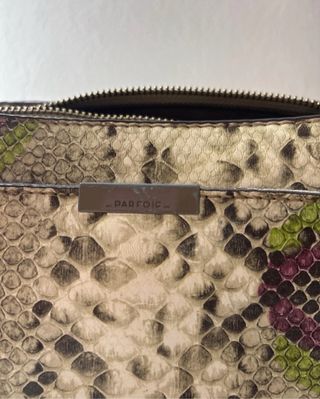 Bolso Parfois estampado serpiente