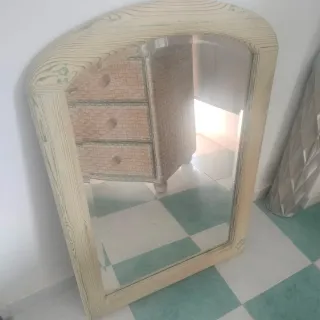 Cómoda de mimbre con espejo