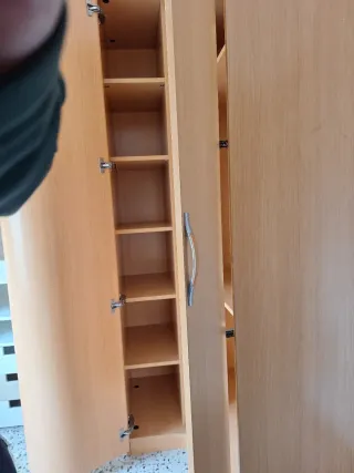 Armario esquinero de madera