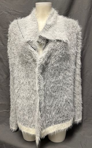Chaqueta de punto gris y blanco