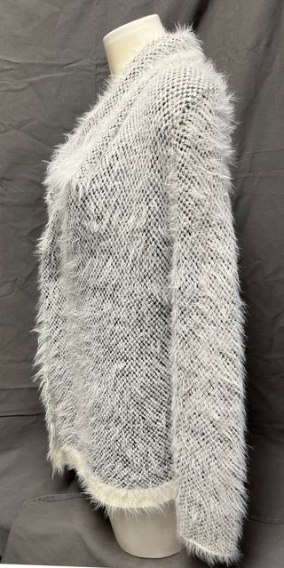 Chaqueta de punto gris y blanco