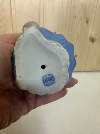 Figura porcelana Casares niña con flores