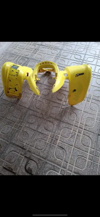 Plásticos Suzuki LTZ Amarillos