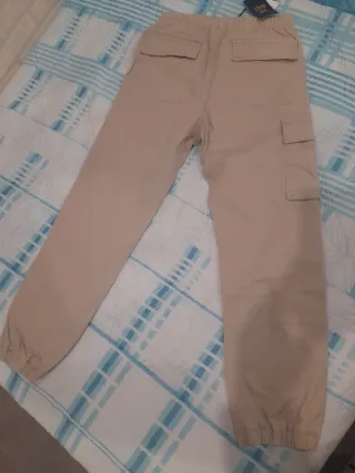 Pantalón jogger niño beige