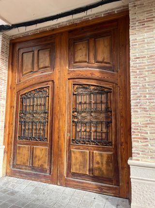 Puerta doble madera restaurada