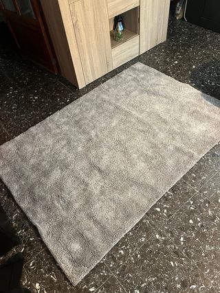 Alfombra gris pelo corto 133x195 cm