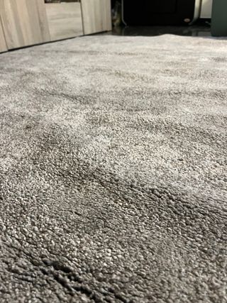 Alfombra gris pelo corto 133x195 cm