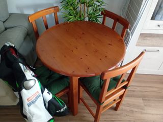 Mesa redonda madera con 4 sillas