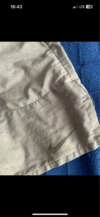 Pantalón corto Nike beige
