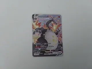 Carta Pokémon Charizard VMAX