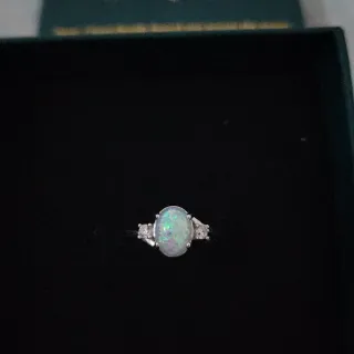 Anillo Plata Ópalo Ovalado y Circonitas