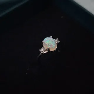 Anillo Plata Ópalo Ovalado y Circonitas