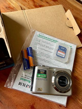 Cámara Digital Fujifilm FinePix AX200 Plata