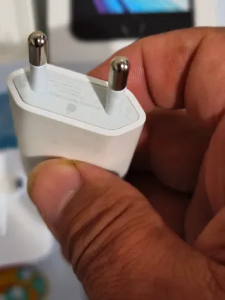 Cargador y Auriculares iPhone Apple