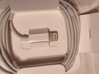 Cargador y Auriculares iPhone Apple
