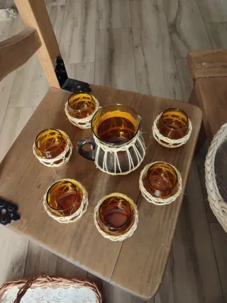 Jarra y vasos vintage mimbre y cristal