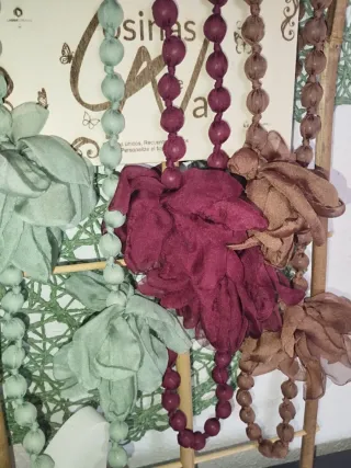 Collar largo bolas tela con flores Nueva temporada