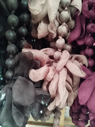 Collar largo bolas tela con flores Nueva temporada