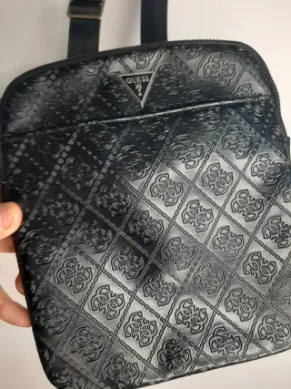 Bandolera Guess Negra