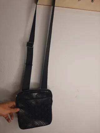 Bandolera Guess Negra