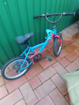 Bicicleta infantil azul y rosa