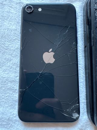 iPhone 15 y iPhone 8 a piezas