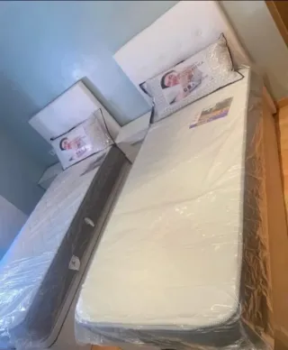 Canapé y Colchón Gris y Blanco