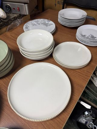 Lote de platos verdes y blancos todo 25€