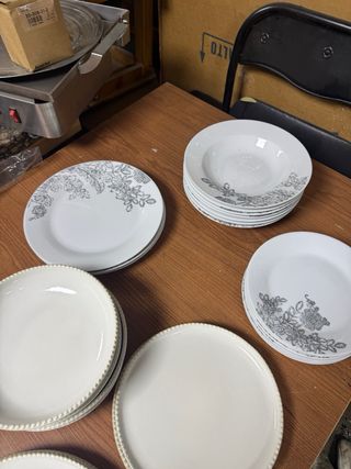 Lote de platos verdes y blancos todo 25€