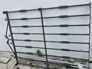 Reja de hierro forjado para ventana
