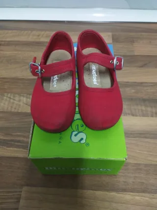 Merceditas tela rojas niña