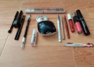 Lote maquillaje 16 artículos  Incluye base 24h