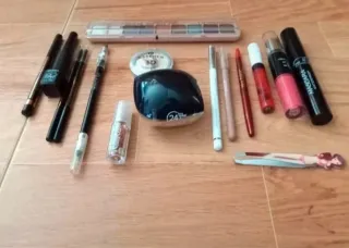 Lote maquillaje 16 artículos  Incluye base 24h