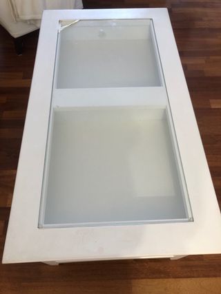 Mesa de madera maciza con tiradores Zara Home