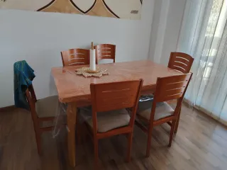 Mesa comedor extensible + 6 sillas madera.