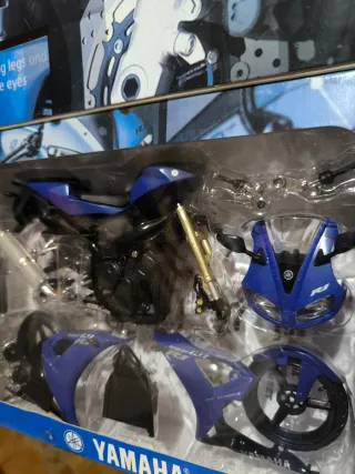 Maqueta Moto Yamaha YZF-R1 1:12
