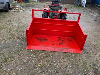 Cajón basculante para tractor