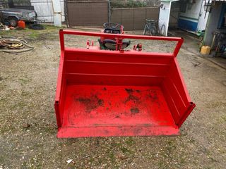 Cajón basculante para tractor