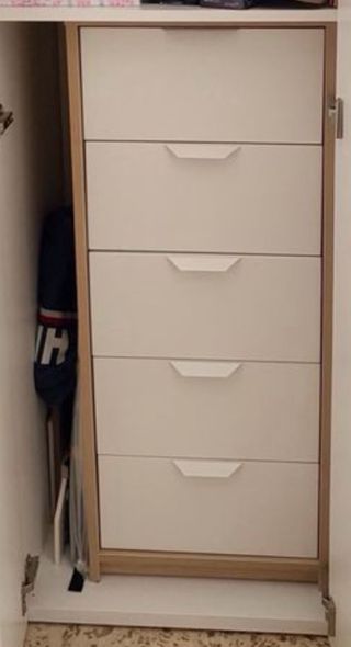 Cajonera de madera y plástico